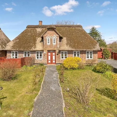 Awesome In With House A Panoramic View *